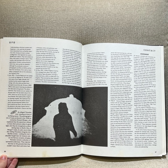 UFO The Complete Sightings by Peter Brookesmith - Picture 5 of 7